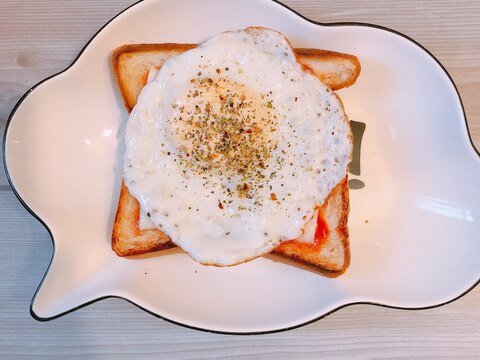 目玉焼きトースト